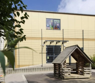 Containers : Ecole maternelle à Merl